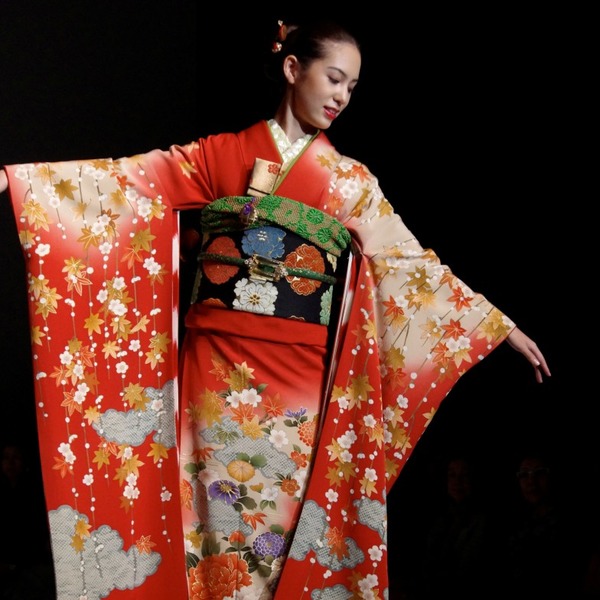 Japanische Naturtitten Kostuem Fisten