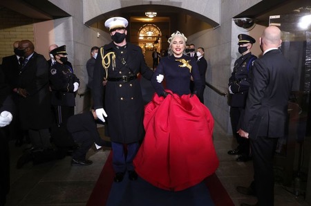 Леди Гага выбрала кутюрный наряд от Schiaparelli для выступления на инаугурации Джо Байдена