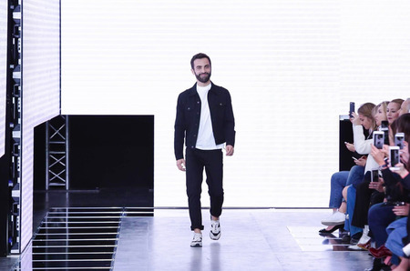 Дом Louis Vuitton продлевает контракт с Николя Гескьером
