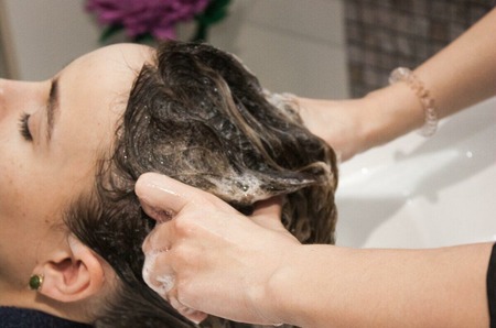 Выпадение волос: решение проблемы у трихолога