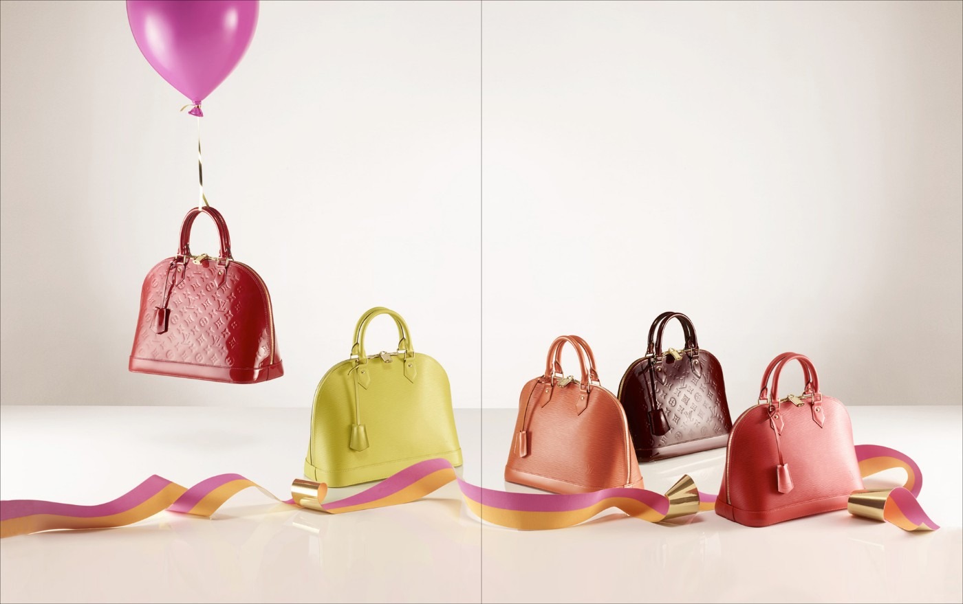 Интернет магазин сумок со скидкой. Louis Vuitton аксессуары. Реклама сумок. Реклама магазина сумок. Сумка женская.