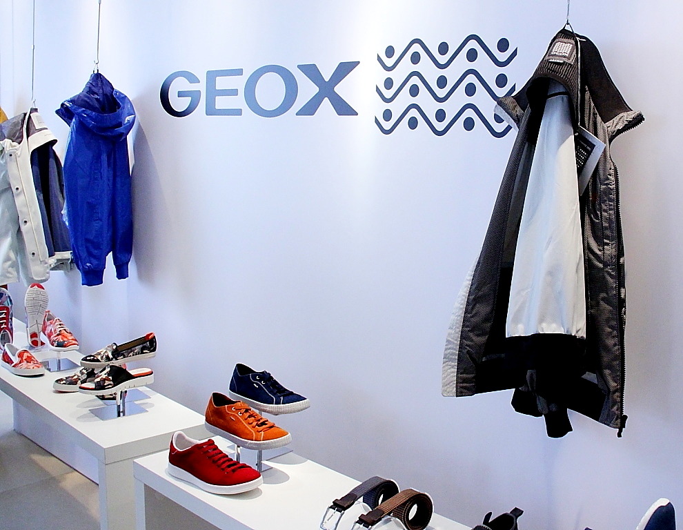 Сайт геокс интернет магазин. Обувь и одежда марки геокс. Geox Махачкала. Одежда женская геокс. Геокс новая коллекция плащей.