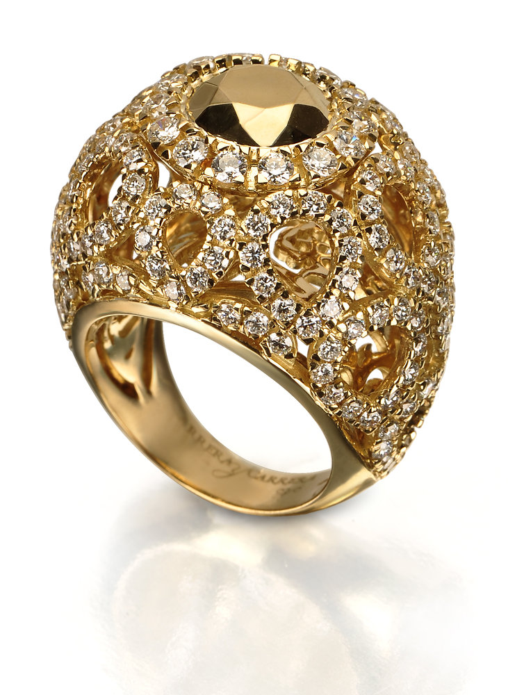 Кольца из золота с драгоценными камнями