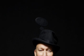 Самый известный дизайнер шляп в мире - Стивен Джонс