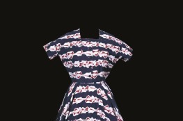 Платье из текстиля, дизайн которого выполнен художником Грэхомом Сазерлендом в 1949 году