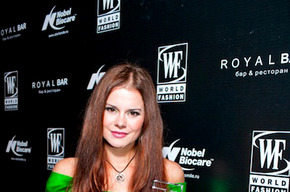 13 октября 2010 г. Дизайнер Ольга Русан с наградой от World Fashion.