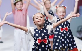 Выступление детского танцевального коллектива в Доме моды Вячеслава Зайцева.