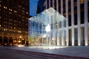 Концепт-магазин Apple на 5th Avenue в Нью-Йорке, расположеный под землей. 