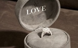 Обручальное кольцо из новой коллекции Vera Wang