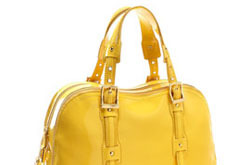 Сумка «Bridle» от MAXX NEW YORK: блестящая сумочка из искусственной кожи, $148

