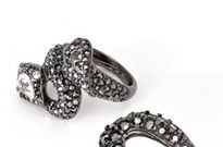 бронзовые кольца с горным хрусталем угольного цвета от Kenneth Jay Lane