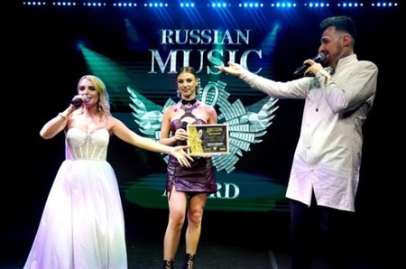Победительницей первого всероссийского вокального конкурса Russian Music Award стала певица из Воронежа Оксана Войтович